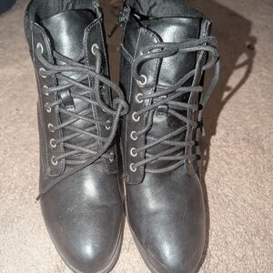 Black Heeled Boots with Round Toe and Lace-Up Design